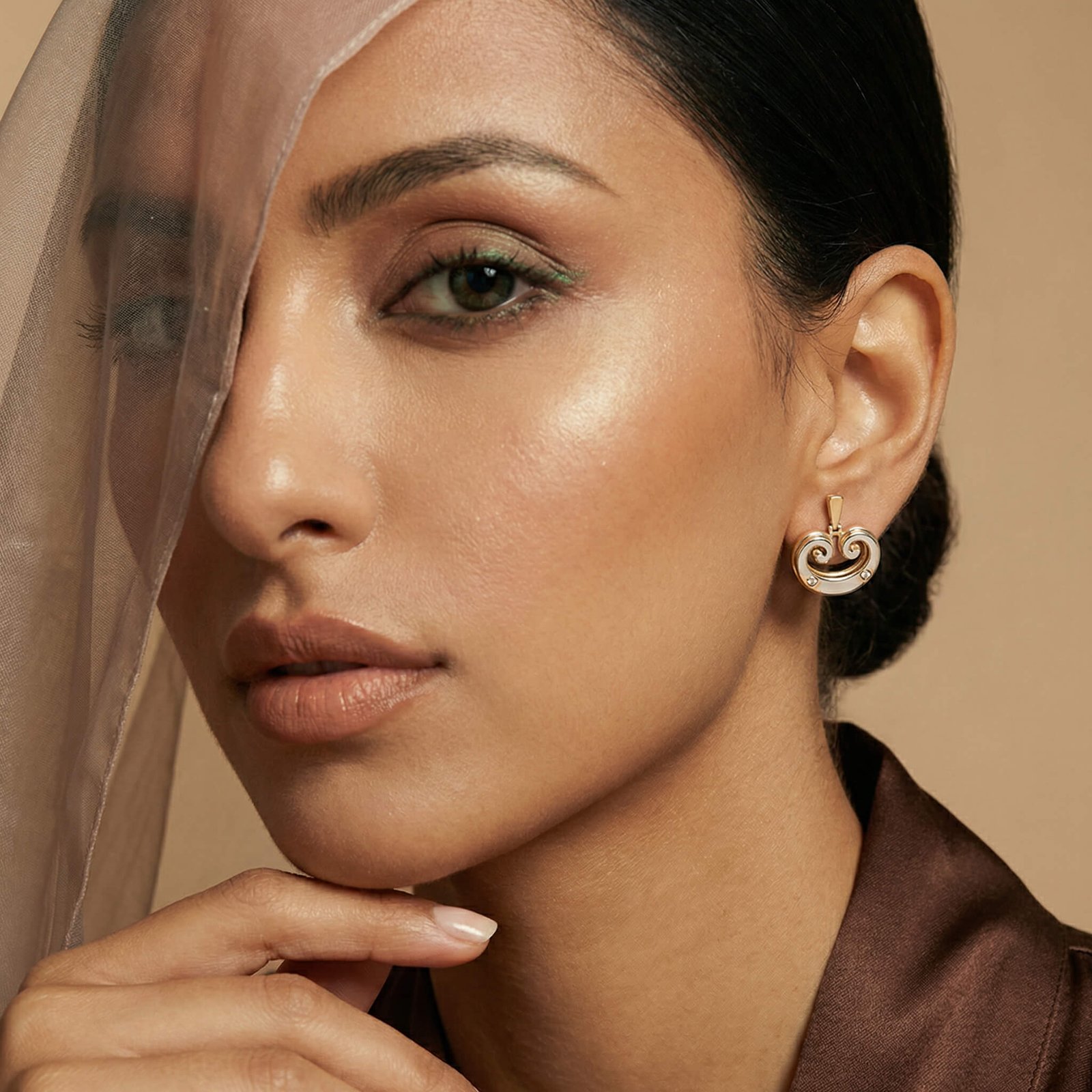 جلسة تصوير مجوهرات احترافية لمتجر إبتسام – إبراز جمال التفاصيل الفاخرة